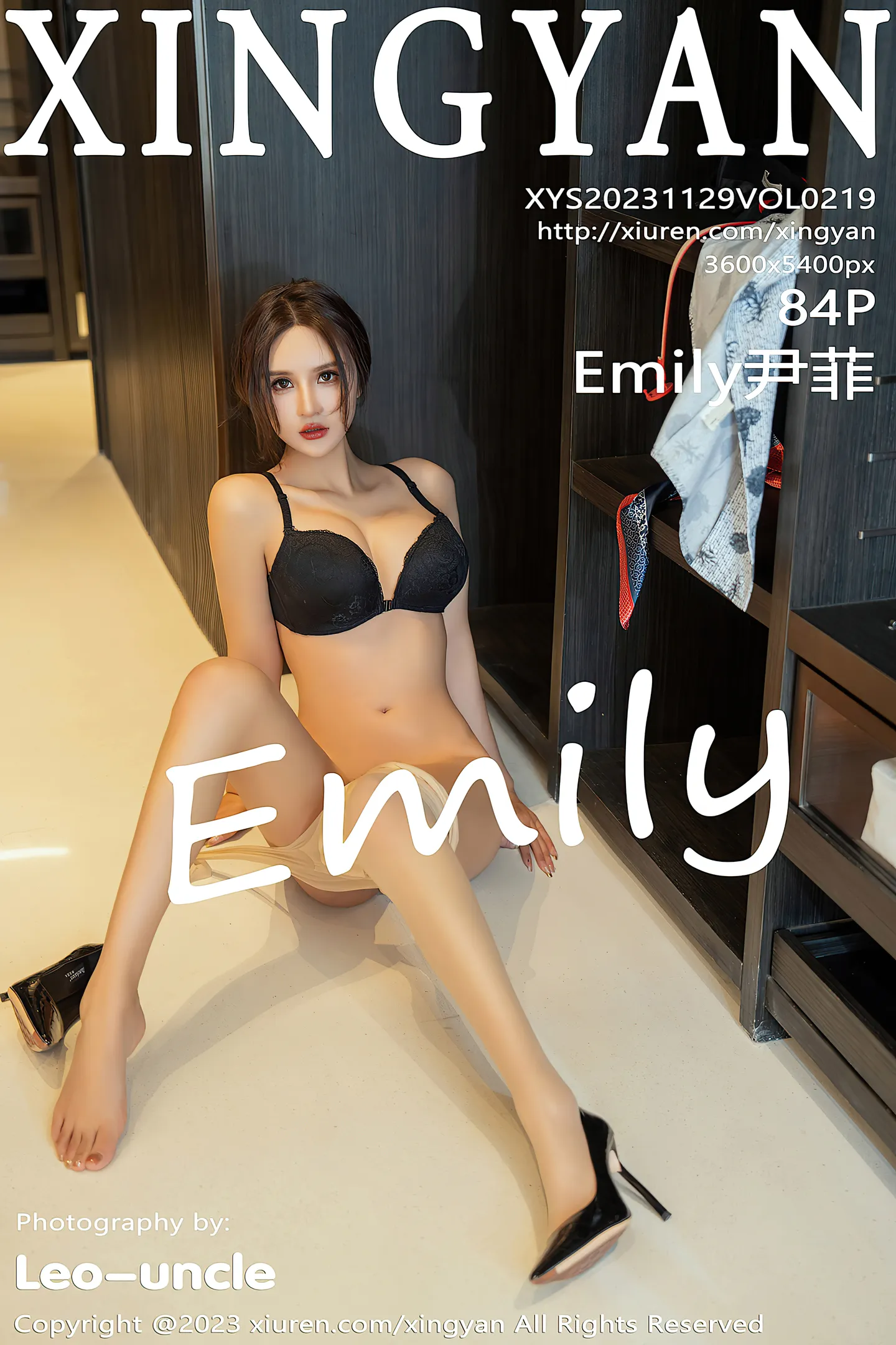 [XINGYAN星颜社]VOL.219_女神Emily尹菲脱空姐制服露性感黑色内衣配超薄肉丝诱惑写真84P-秀人网 - XiuRen.Space